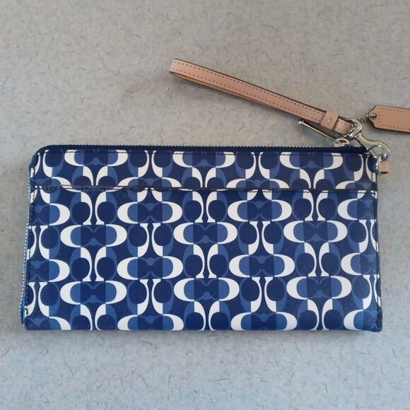 Coach Signature Peyton Dream C Go-go Wristlet Clutch 10" x 5" - Picture 2 of 7